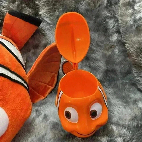 Disney Finding Nemo  18" Plush Clown Fish and finding Nemo Disney Cup - Picture 3 of 16